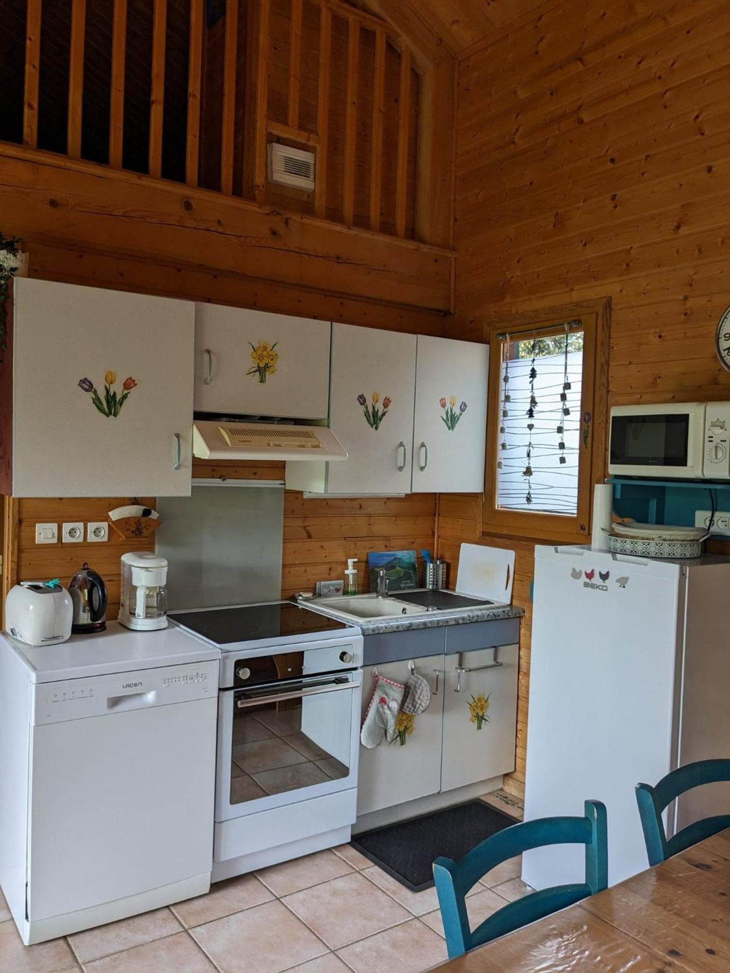 Les Chalets De La Vigne Grande Saint-Floret Exterior foto