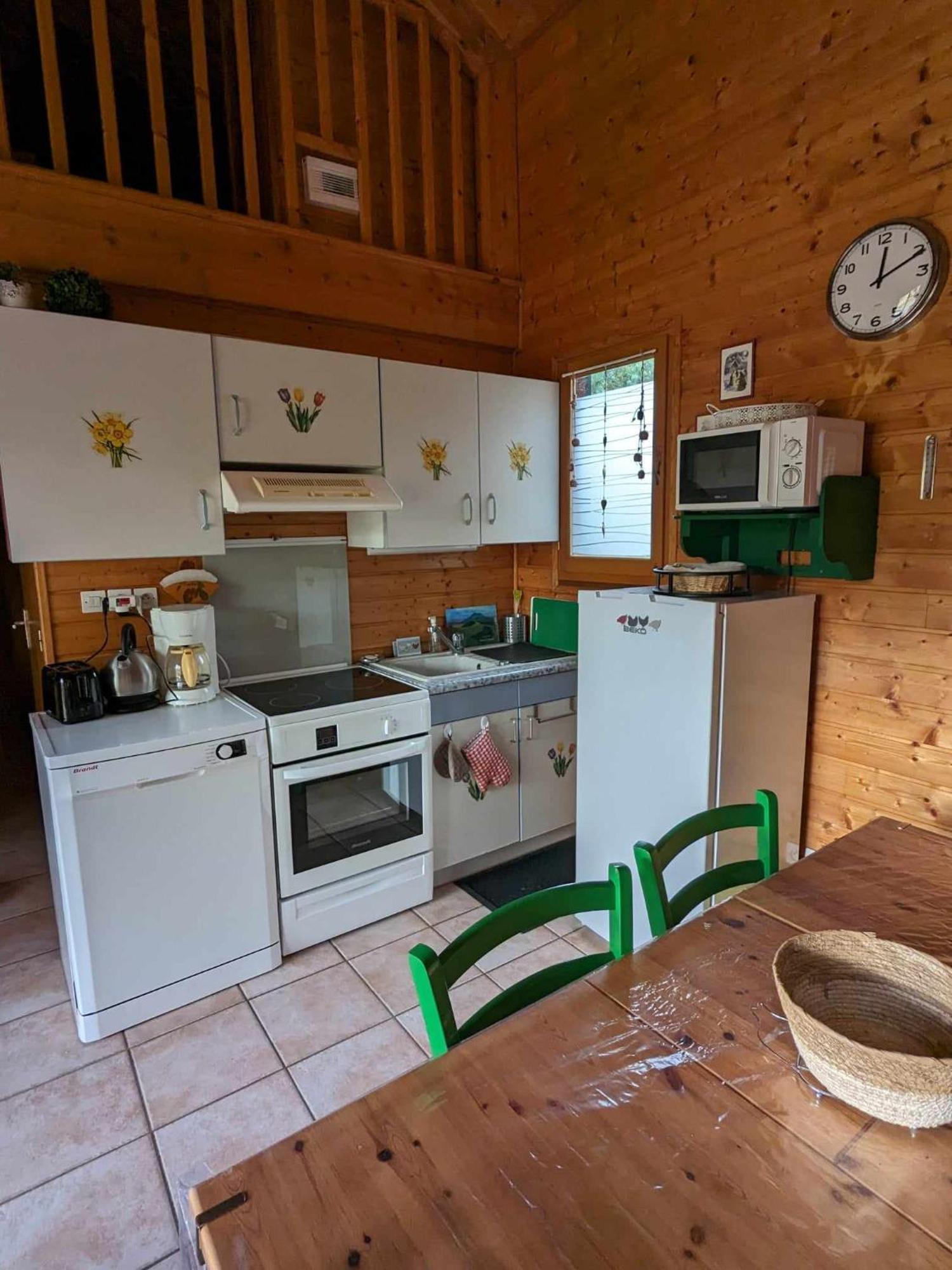 Les Chalets De La Vigne Grande Saint-Floret Exterior foto